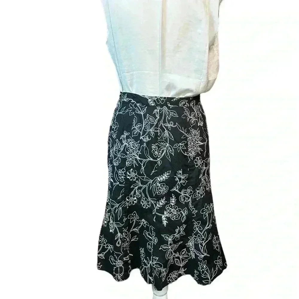 Ann Taylor Black White Floral Sequin Embellished A-Line Skirt Size 4P - Picture 4 of 6